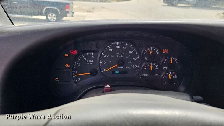 image for item DQ0212 2005 GMC C6500  flatbed truck