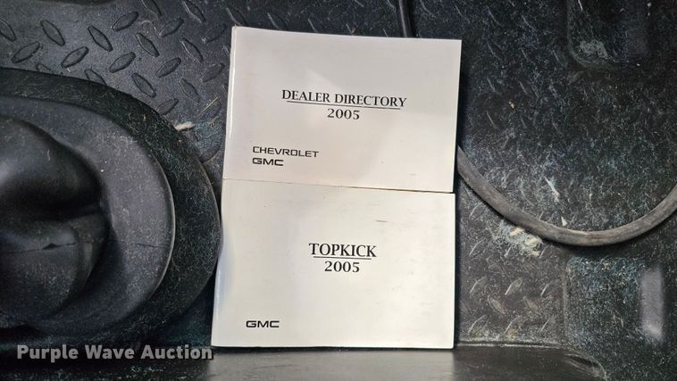 image for item DQ0212 2005 GMC C6500  flatbed truck