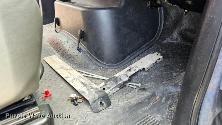 image for item DQ0212 2005 GMC C6500  flatbed truck