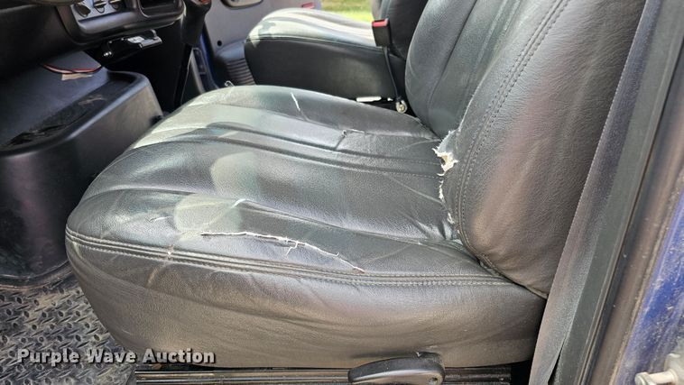 image for item DQ0212 2005 GMC C6500  flatbed truck