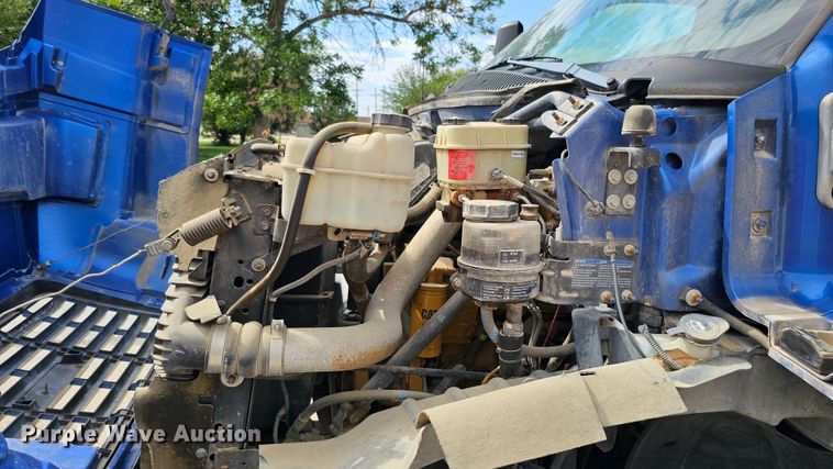 image for item DQ0212 2005 GMC C6500  flatbed truck