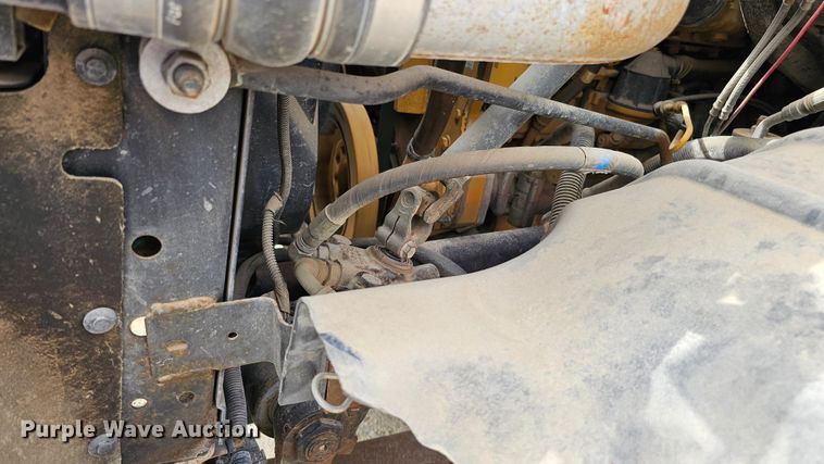 image for item DQ0212 2005 GMC C6500  flatbed truck