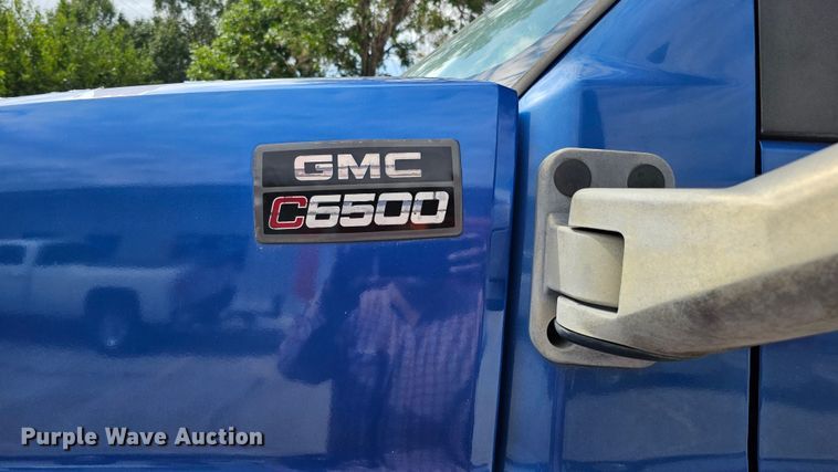 image for item DQ0212 2005 GMC C6500  flatbed truck
