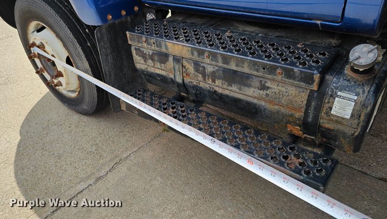 image for item DQ0212 2005 GMC C6500  flatbed truck