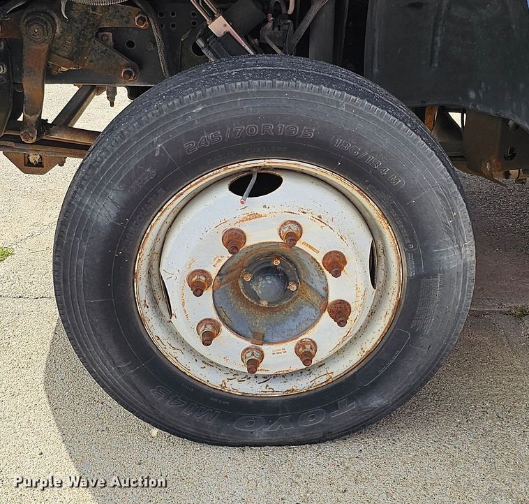 image for item DQ0212 2005 GMC C6500  flatbed truck