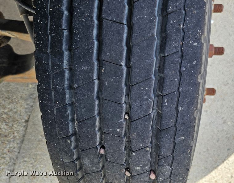 image for item DQ0212 2005 GMC C6500  flatbed truck