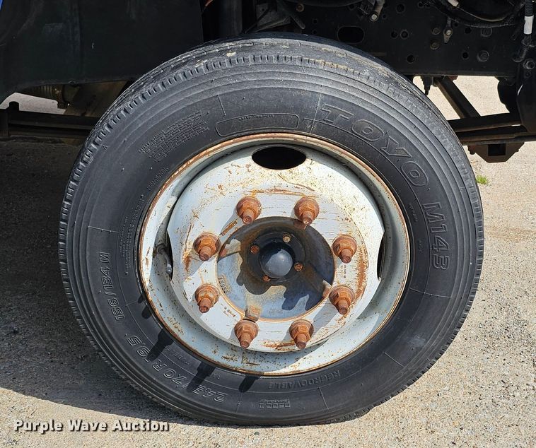 image for item DQ0212 2005 GMC C6500  flatbed truck