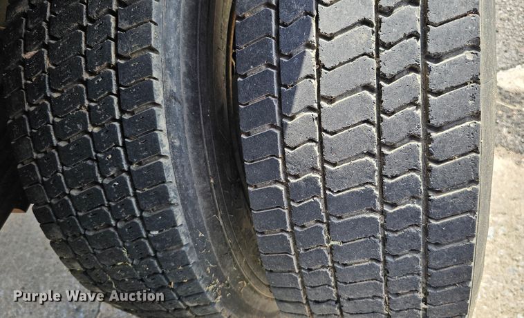 image for item DQ0212 2005 GMC C6500  flatbed truck