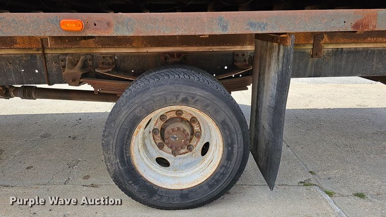 image for item DQ0212 2005 GMC C6500  flatbed truck