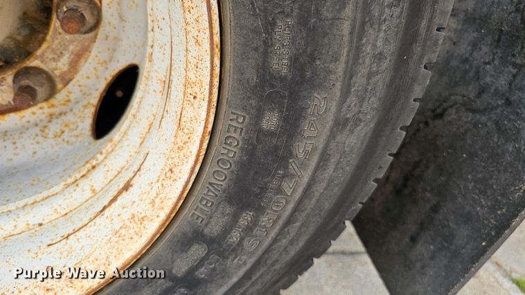 image for item DQ0212 2005 GMC C6500  flatbed truck