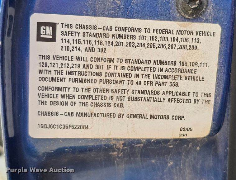 image for item DQ0212 2005 GMC C6500  flatbed truck