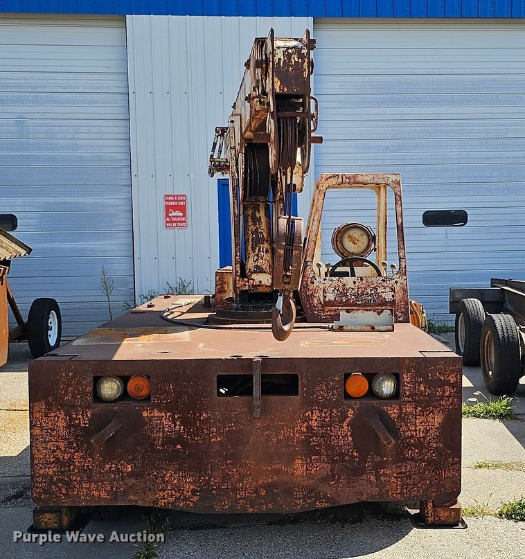 image for item DQ0214 1980 Drott 3330  crane