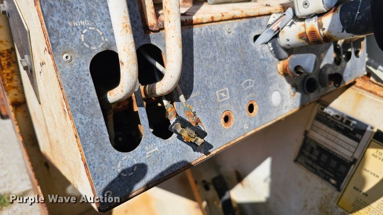 image for item DQ0214 1980 Drott 3330  crane