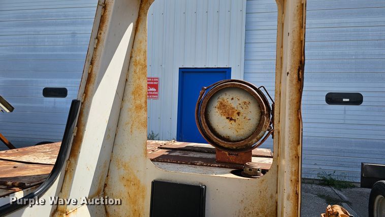 image for item DQ0214 1980 Drott 3330  crane