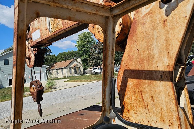 image for item DQ0214 1980 Drott 3330  crane