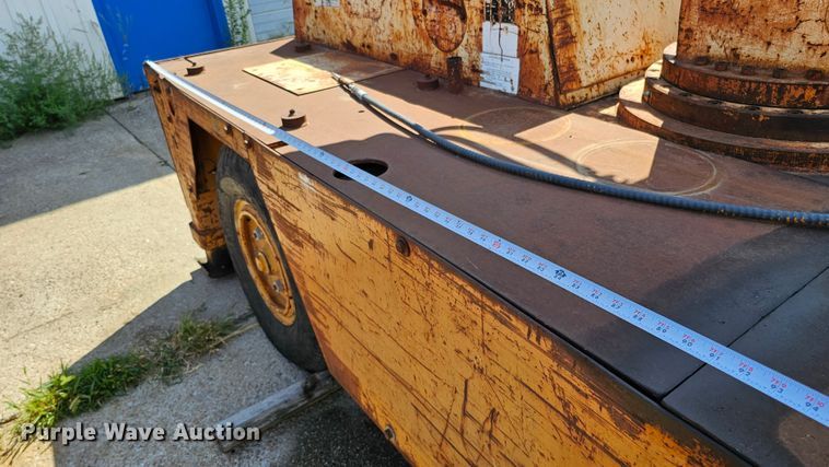 image for item DQ0214 1980 Drott 3330  crane