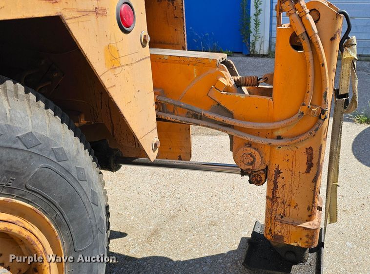 image for item DQ0214 1980 Drott 3330  crane