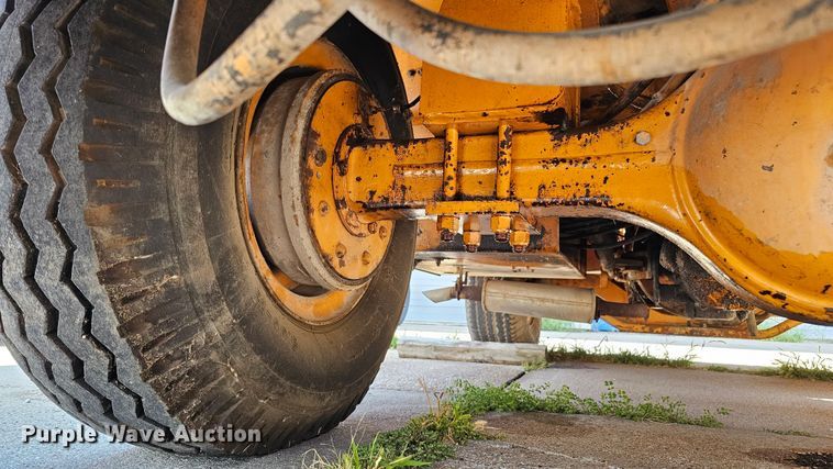 image for item DQ0214 1980 Drott 3330  crane