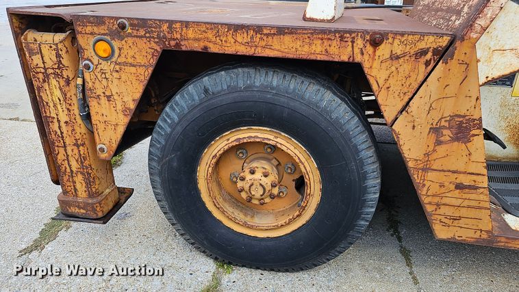 image for item DQ0214 1980 Drott 3330  crane