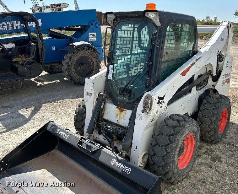 image for item DQ0917 2019 Bobcat S740  skid steer loader