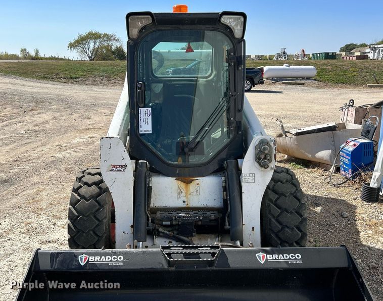 image for item DQ0917 2019 Bobcat S740  skid steer loader