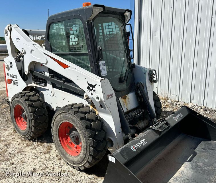 image for item DQ0917 2019 Bobcat S740  skid steer loader