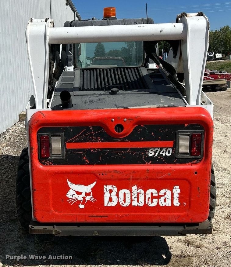 image for item DQ0917 2019 Bobcat S740  skid steer loader