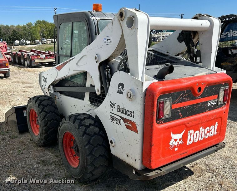 image for item DQ0917 2019 Bobcat S740  skid steer loader