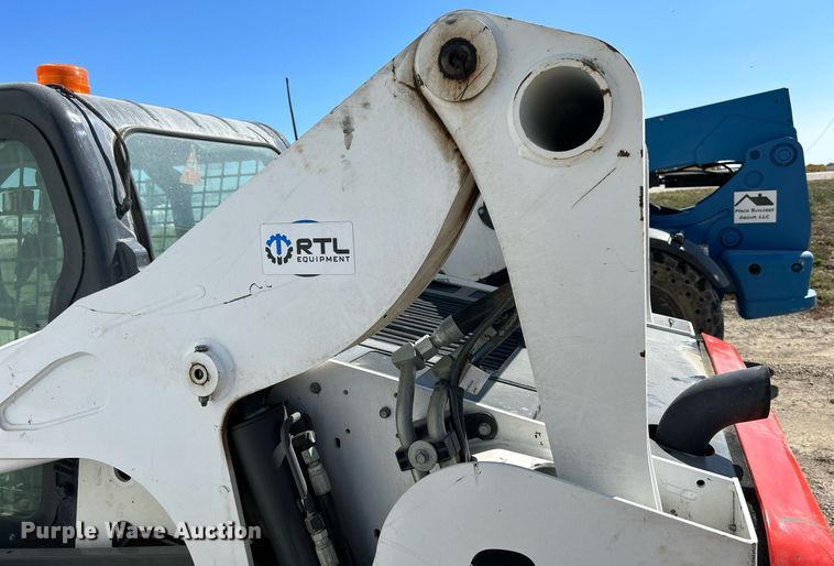 image for item DQ0917 2019 Bobcat S740  skid steer loader