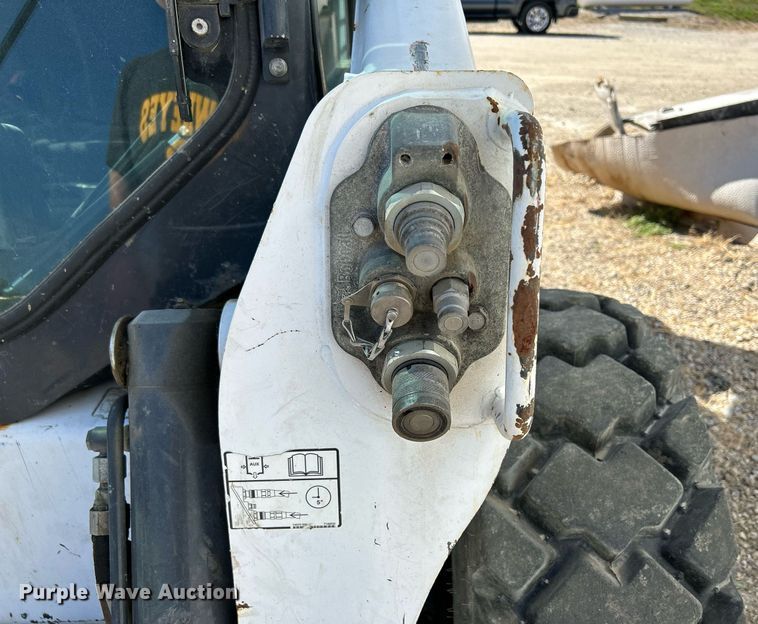 image for item DQ0917 2019 Bobcat S740  skid steer loader