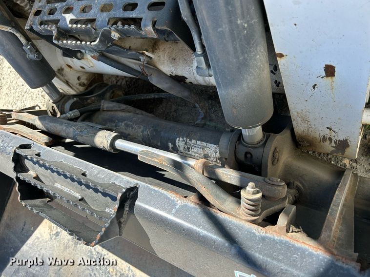 image for item DQ0917 2019 Bobcat S740  skid steer loader