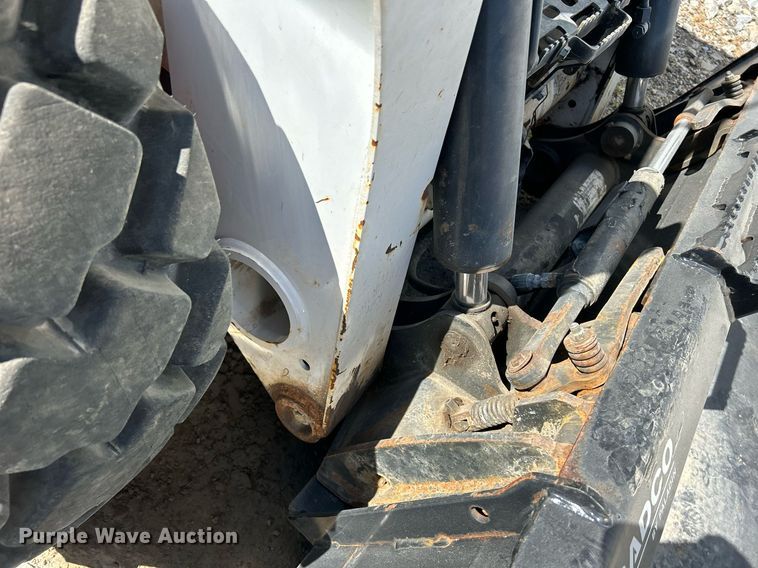 image for item DQ0917 2019 Bobcat S740  skid steer loader