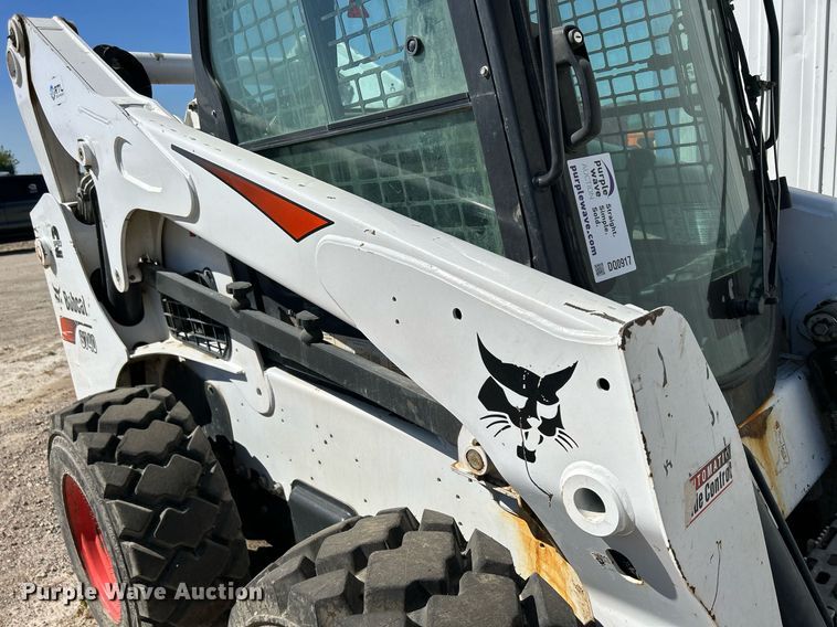 image for item DQ0917 2019 Bobcat S740  skid steer loader