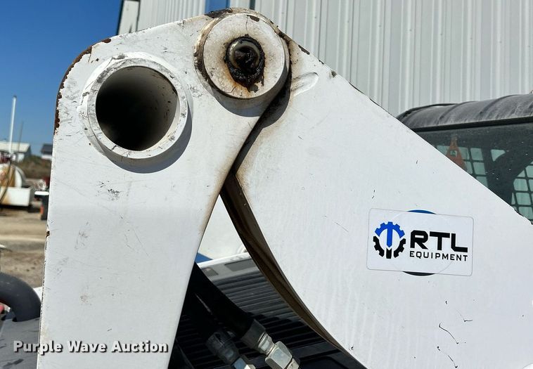 image for item DQ0917 2019 Bobcat S740  skid steer loader