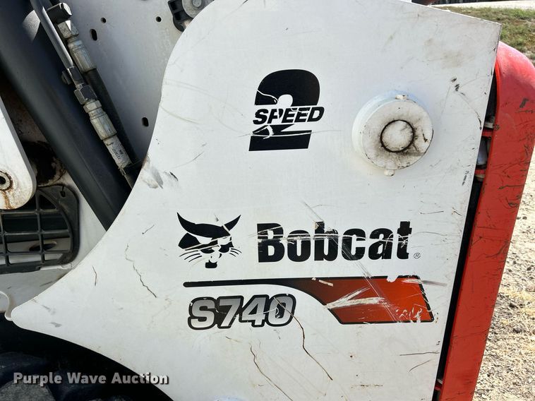 image for item DQ0917 2019 Bobcat S740  skid steer loader