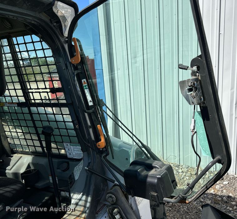 image for item DQ0917 2019 Bobcat S740  skid steer loader