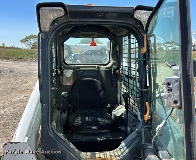 image for item DQ0917 2019 Bobcat S740  skid steer loader