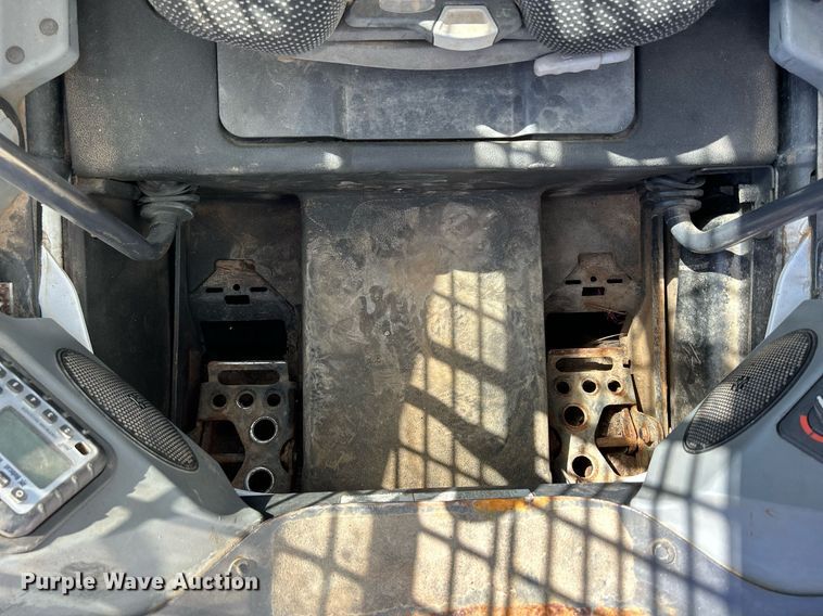 image for item DQ0917 2019 Bobcat S740  skid steer loader