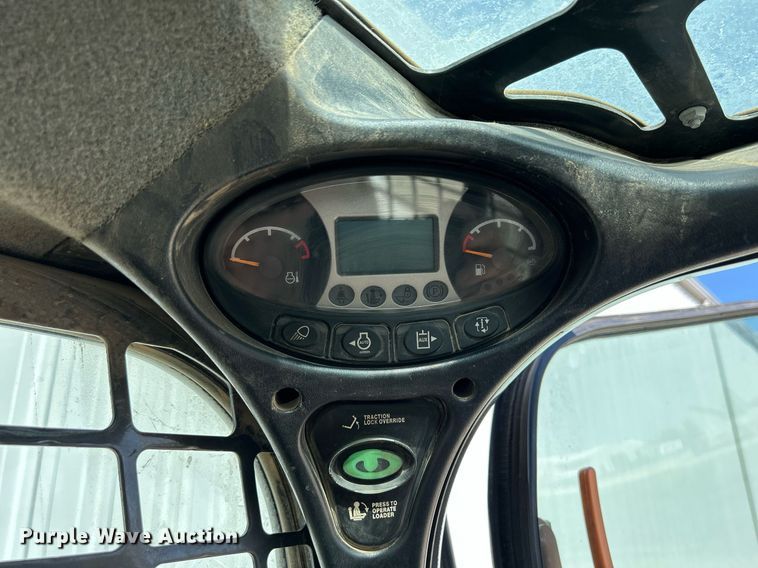 image for item DQ0917 2019 Bobcat S740  skid steer loader