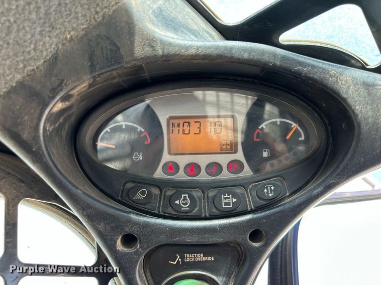 image for item DQ0917 2019 Bobcat S740  skid steer loader