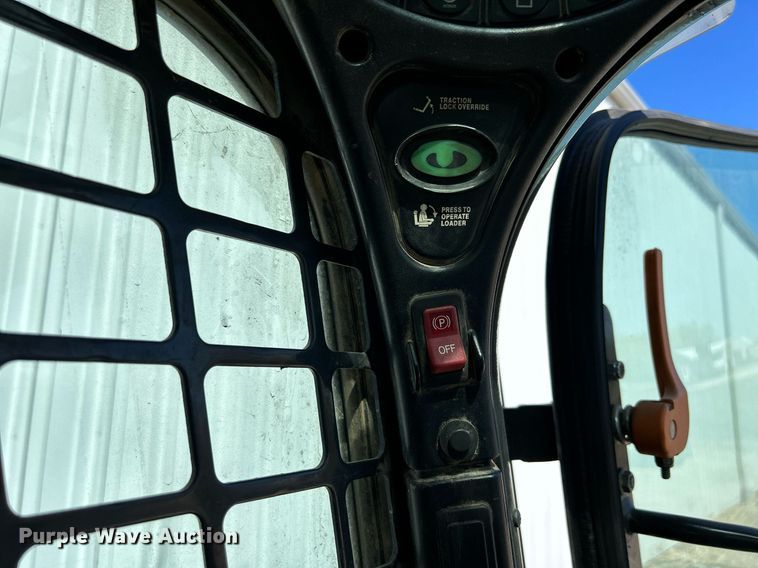 image for item DQ0917 2019 Bobcat S740  skid steer loader