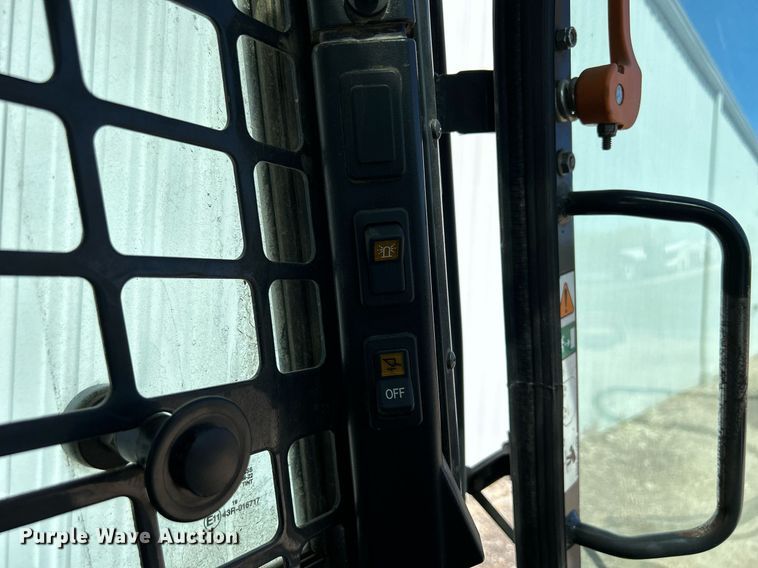 image for item DQ0917 2019 Bobcat S740  skid steer loader