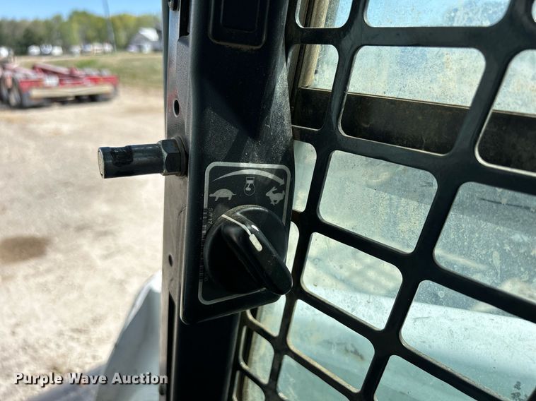 image for item DQ0917 2019 Bobcat S740  skid steer loader