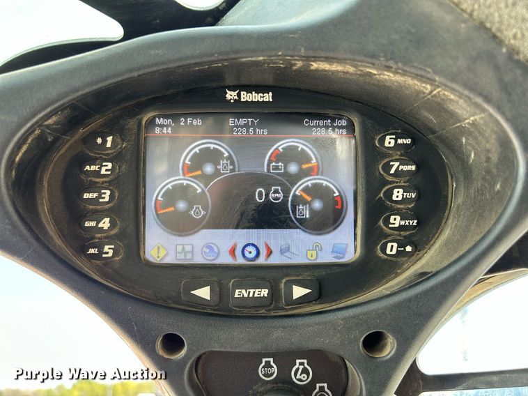image for item DQ0917 2019 Bobcat S740  skid steer loader