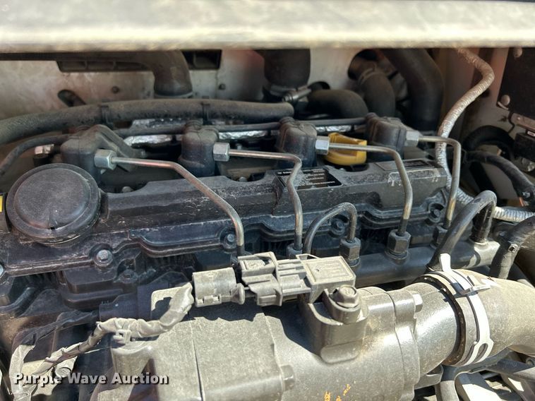 image for item DQ0917 2019 Bobcat S740  skid steer loader