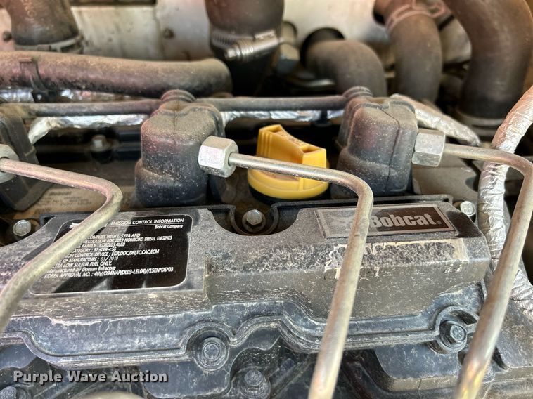 image for item DQ0917 2019 Bobcat S740  skid steer loader