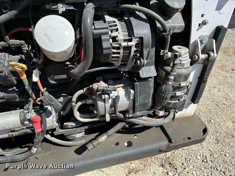 image for item DQ0917 2019 Bobcat S740  skid steer loader