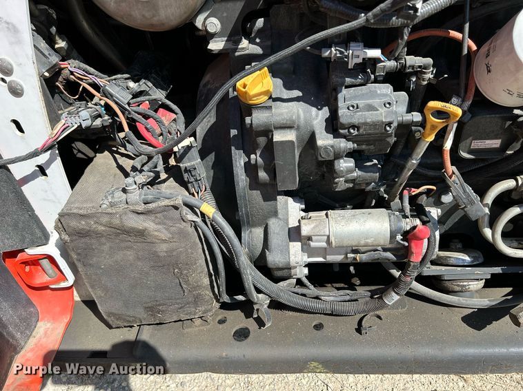 image for item DQ0917 2019 Bobcat S740  skid steer loader