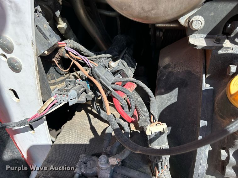 image for item DQ0917 2019 Bobcat S740  skid steer loader