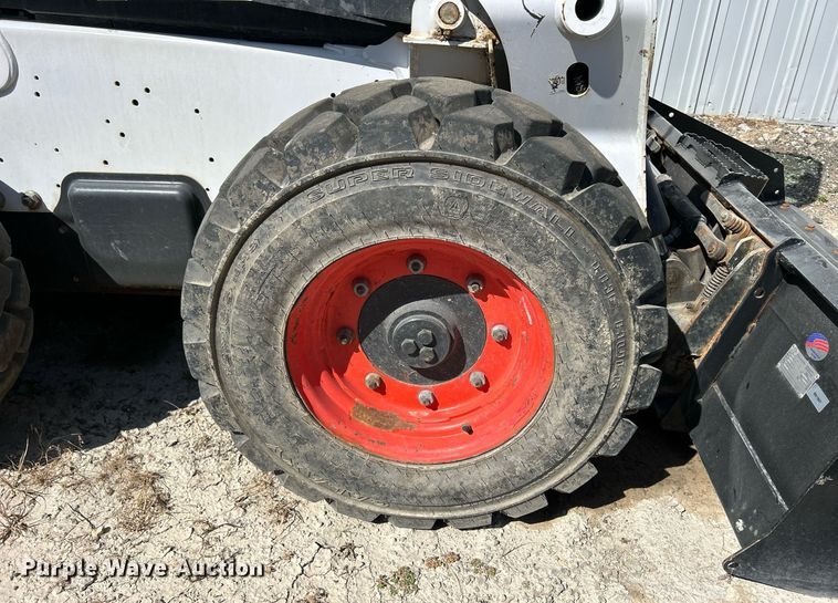 image for item DQ0917 2019 Bobcat S740  skid steer loader